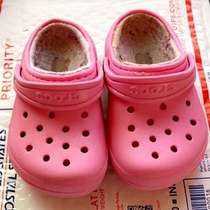 Little girls 7 crocs.